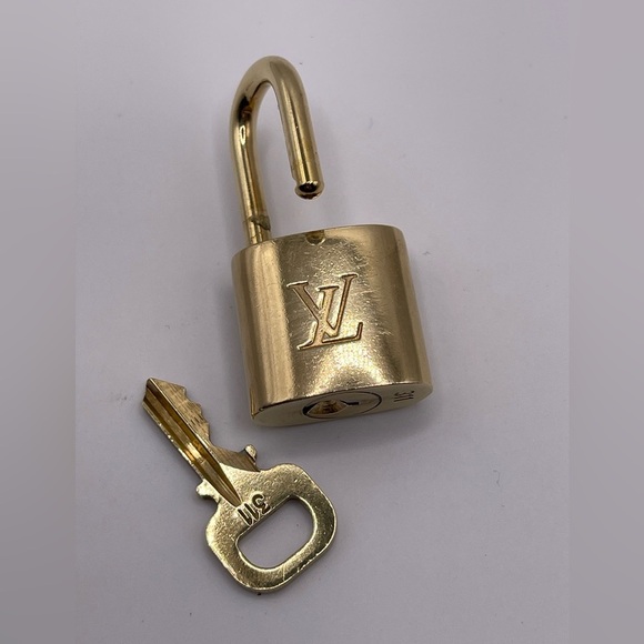 100% Authentic and pre loved Louis Vuitton - Gold Lock and Key set #311 - Picture 3 of 5